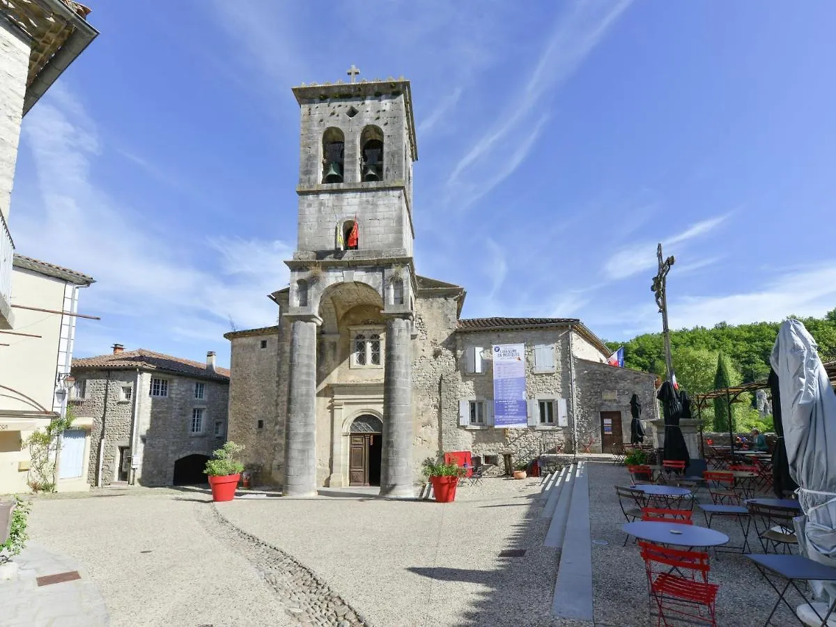 Nice Holiday Home With Pool In Ard Che Saint Alban Auriolles